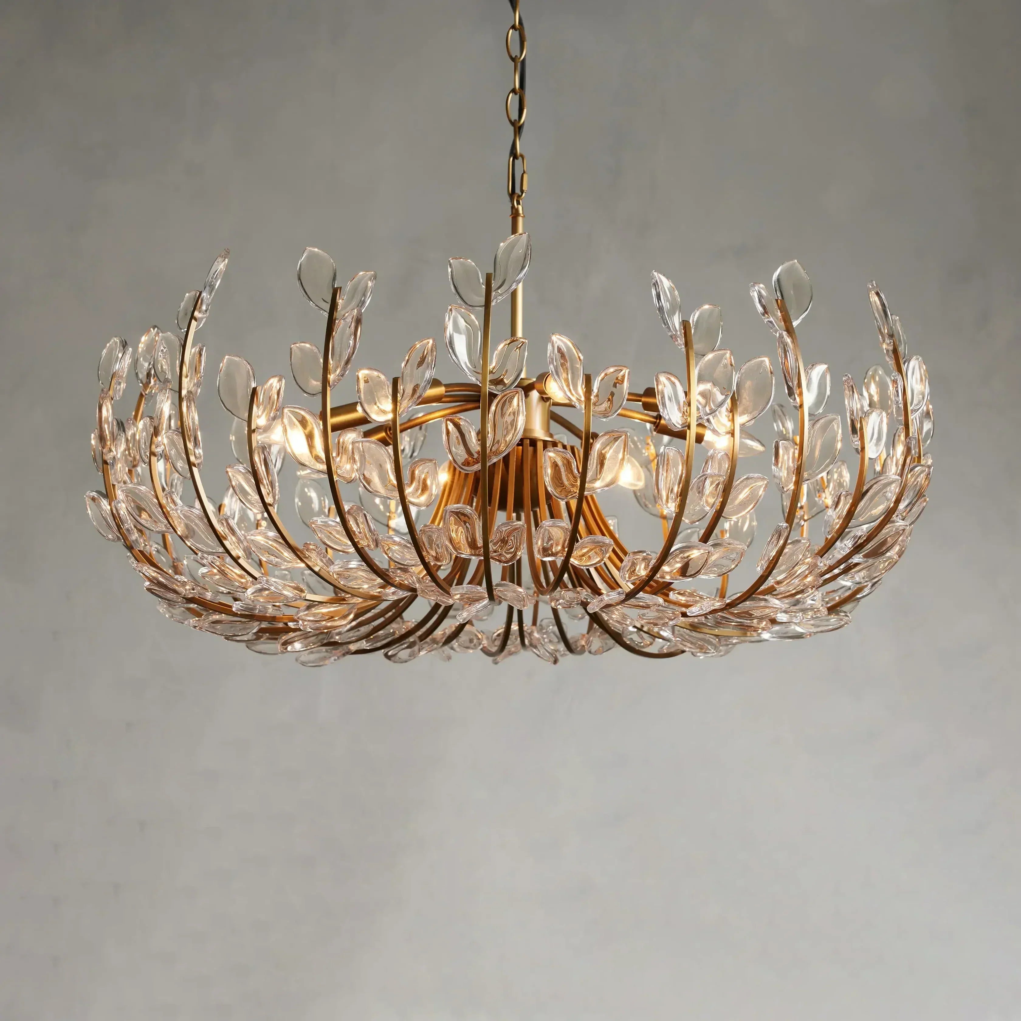 Regent 8 Light Chandelier 32“