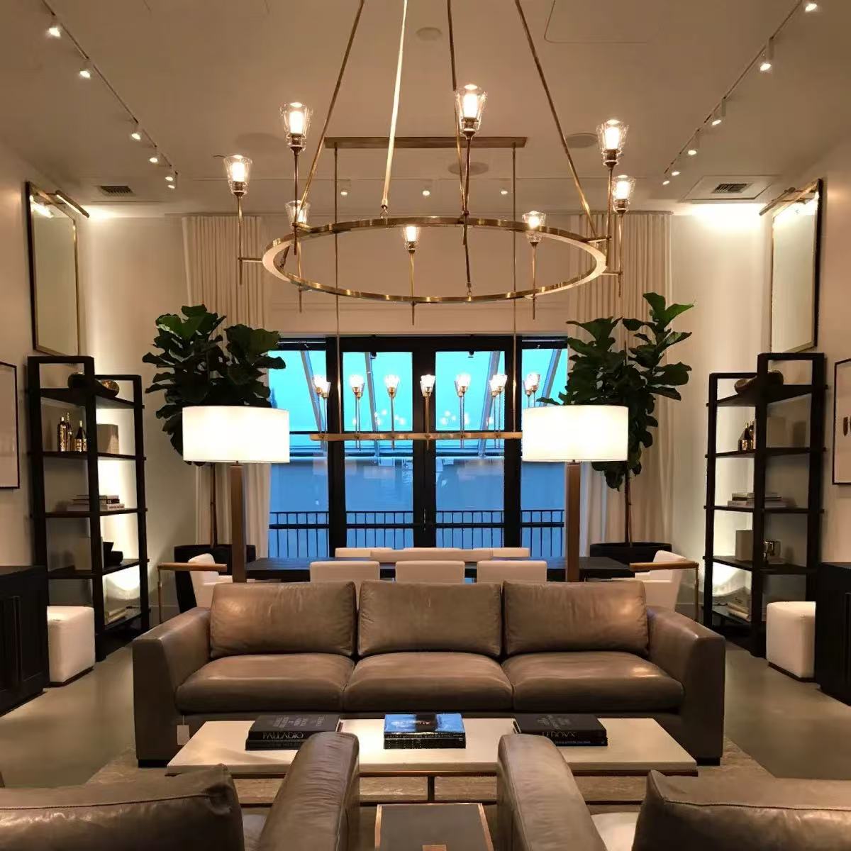 Torch de Vera Round Chandelier