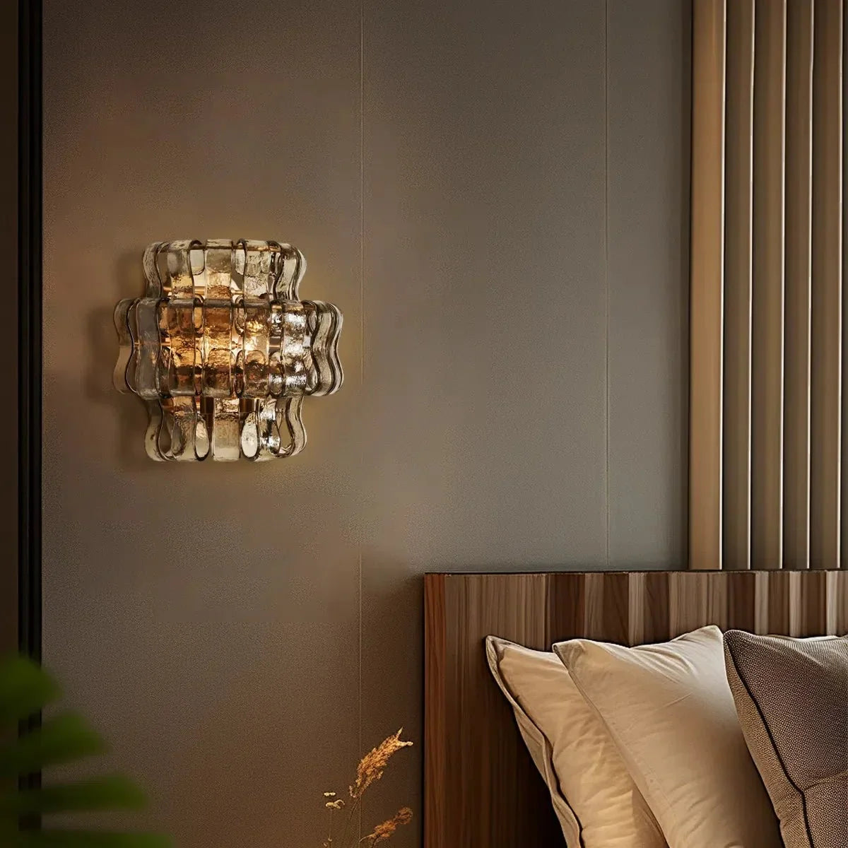 Ghiaccio Glass Wall Sconce - cyranlamps