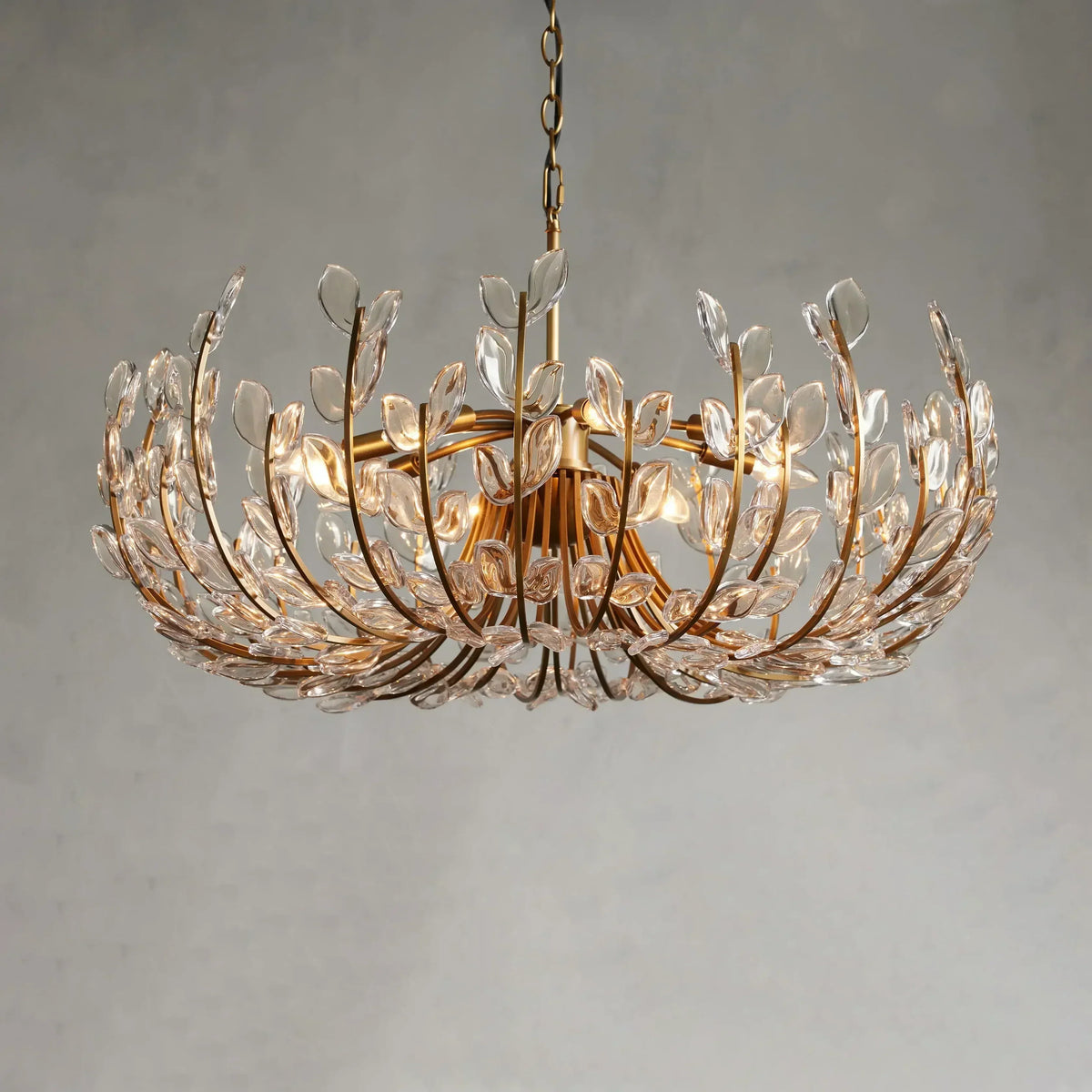 Regent 8 Light Chandelier 32“