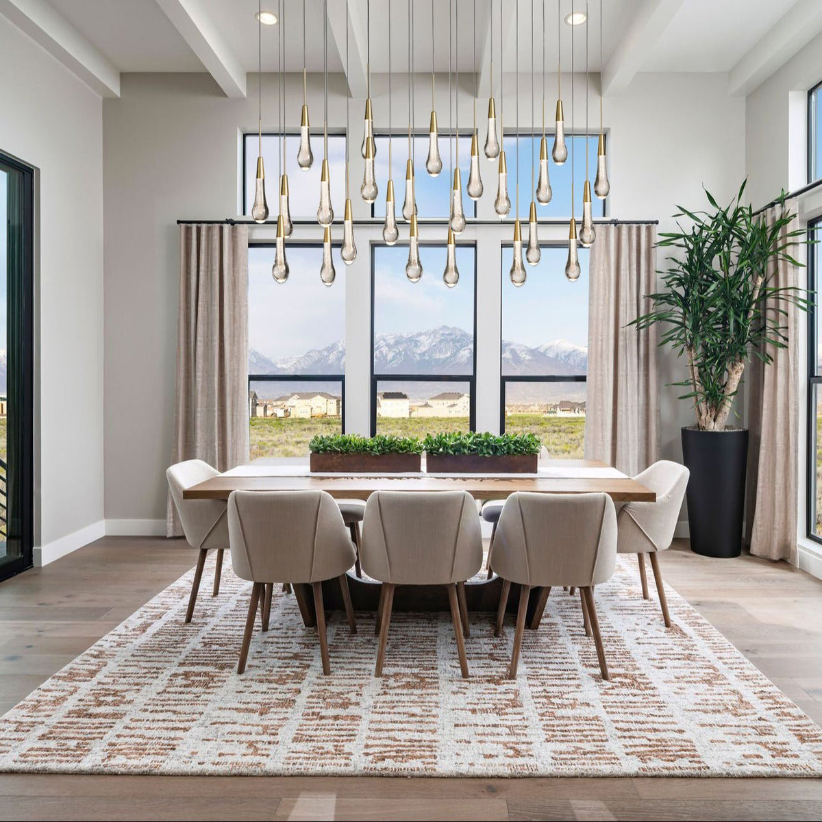 Soltaire Linear Chandelier - cyranlamps