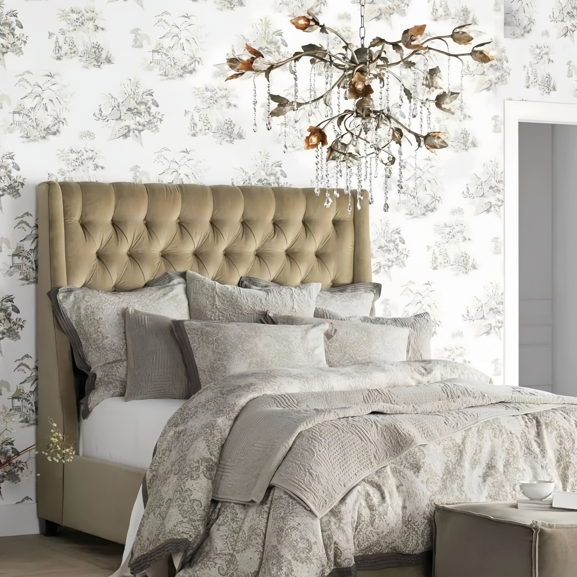 Viticcia Round Chandelier - cyranlamps
